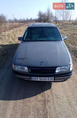 Седан Opel Vectra 1990 в Пулинах