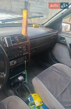 Лифтбек Opel Vectra 1995 в Тыврове