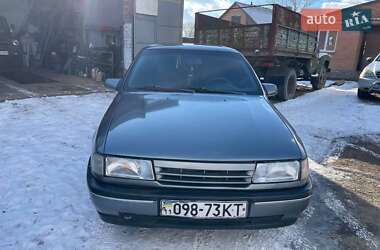 Седан Opel Vectra 1989 в Лубнах