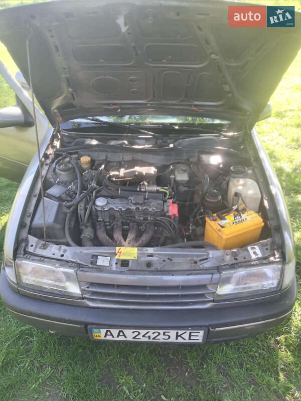 Седан Opel Vectra 1989 в Ичне