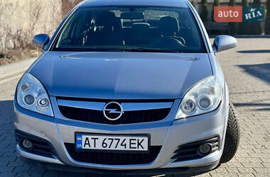 Ліфтбек Opel Vectra 2006 в Надвірній