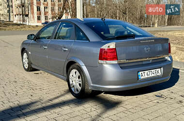 Ліфтбек Opel Vectra 2006 в Надвірній