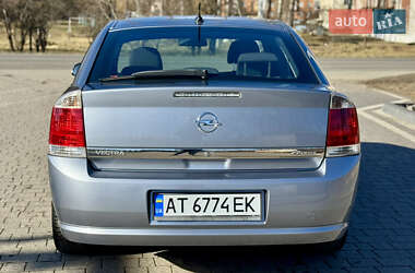 Ліфтбек Opel Vectra 2006 в Надвірній