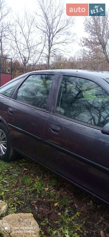 Лифтбек Opel Vectra 1997 в Ямполе