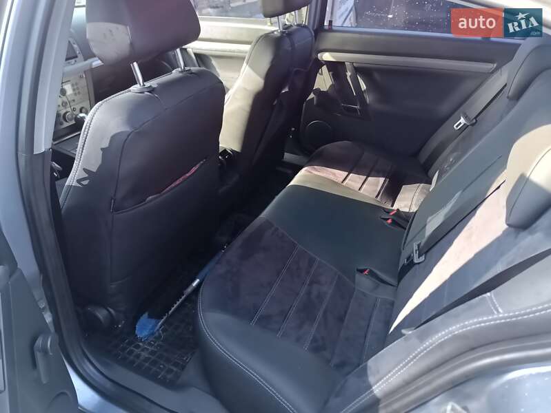 Седан Opel Vectra 2006 в Луцке
