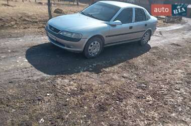 Седан Opel Vectra 1998 в Рахові