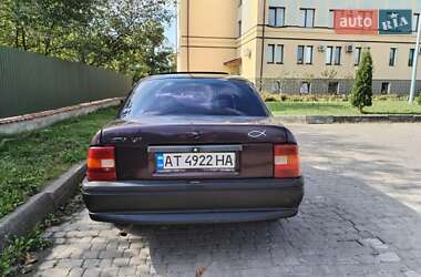 Седан Opel Vectra 1992 в Коломиї