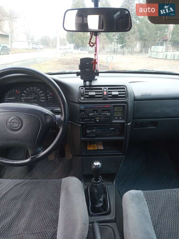 Седан Opel Vectra 1995 в Коломые