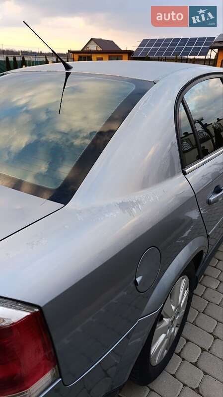 Седан Opel Vectra 2004 в Радехові