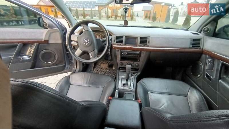 Седан Opel Vectra 2004 в Радехові