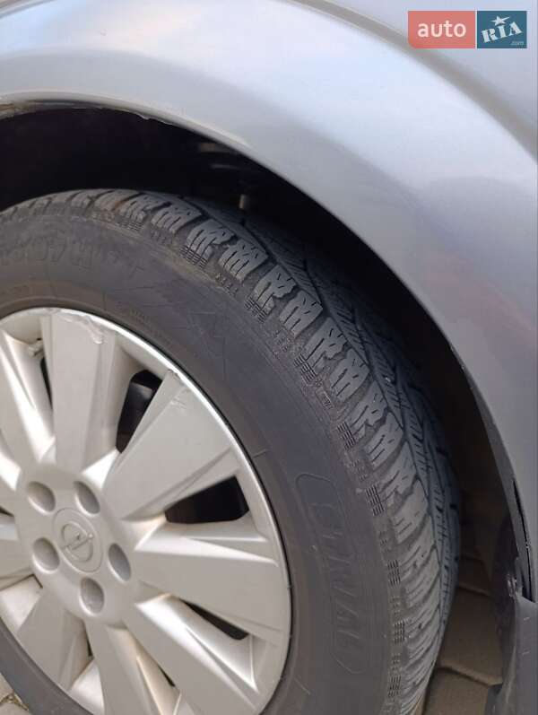 Седан Opel Vectra 2004 в Радехові