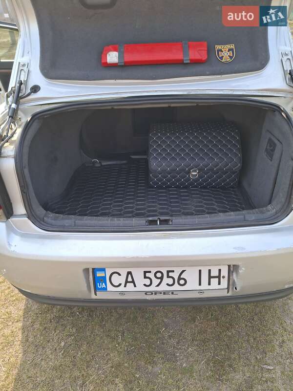 Седан Opel Vectra 2003 в Черкассах