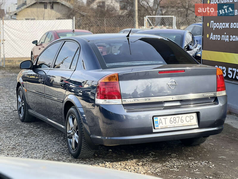 Седан Opel Vectra 2006 в Івано-Франківську
