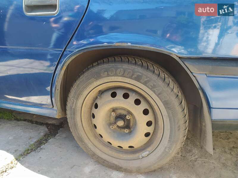 Седан Opel Vectra 1991 в Киеве