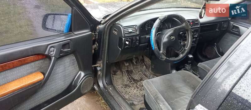 Седан Opel Vectra 1993 в Золочеве
