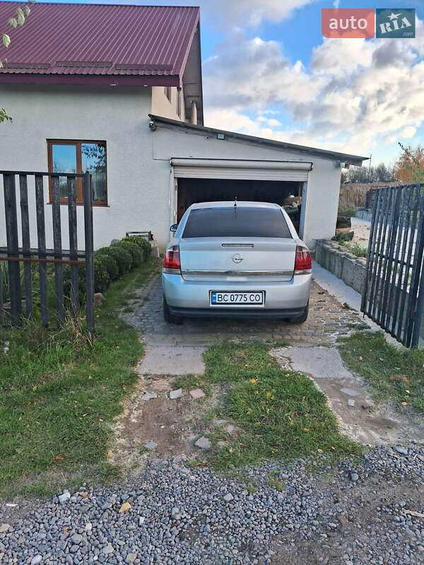 Седан Opel Vectra 2005 в Львове