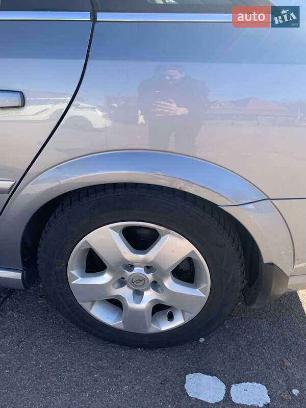 Лифтбек Opel Vectra 2006 в Чернигове
