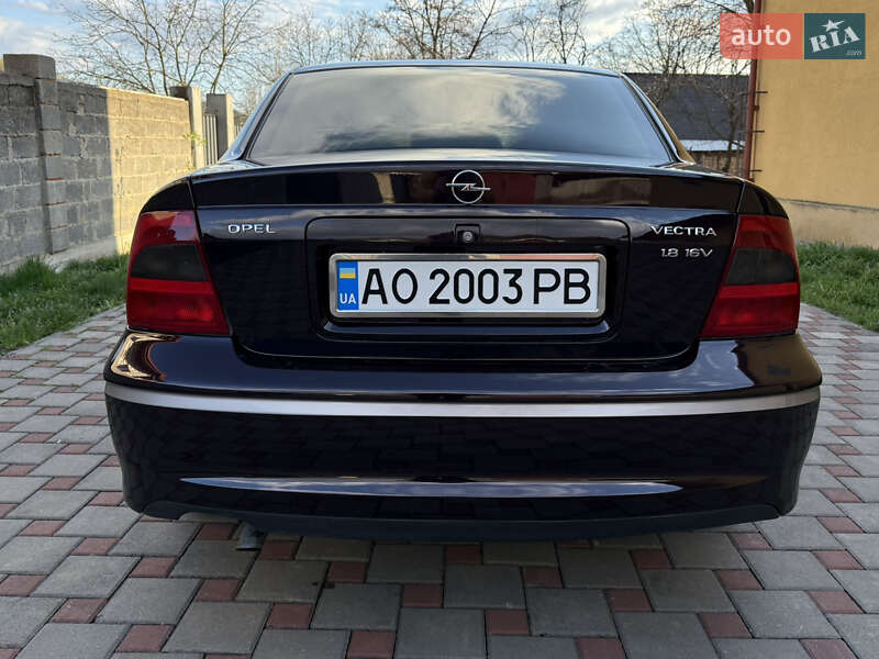 Седан Opel Vectra 2000 в Хусте