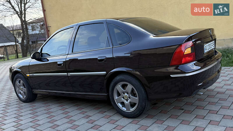 Седан Opel Vectra 2000 в Хусте