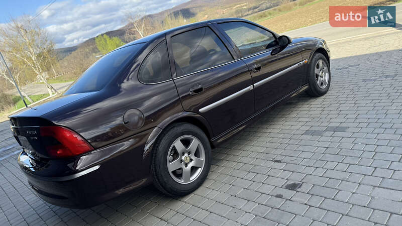 Седан Opel Vectra 2000 в Хусте