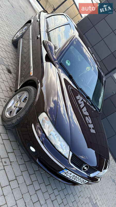 Седан Opel Vectra 2000 в Хусте
