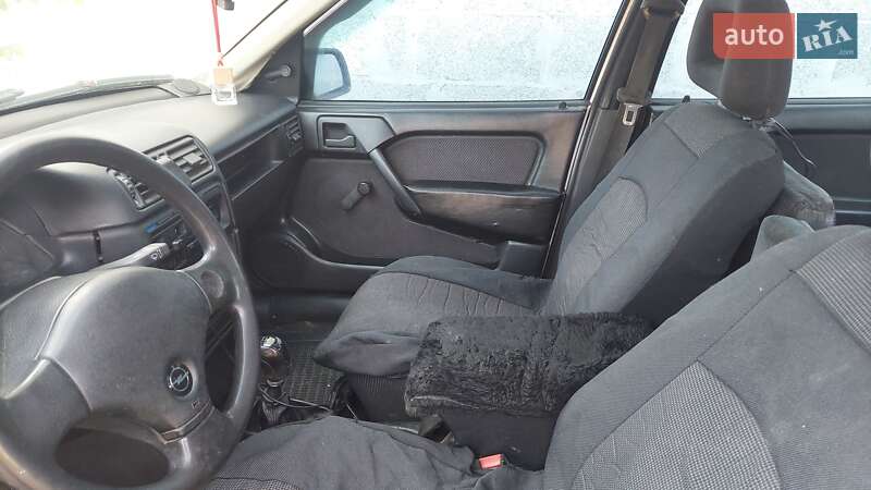 Седан Opel Vectra 1990 в Львове