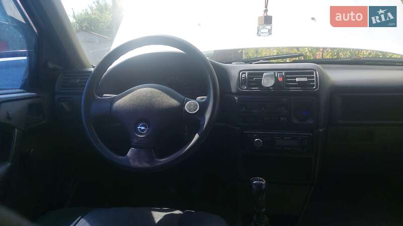 Седан Opel Vectra 1990 в Львове