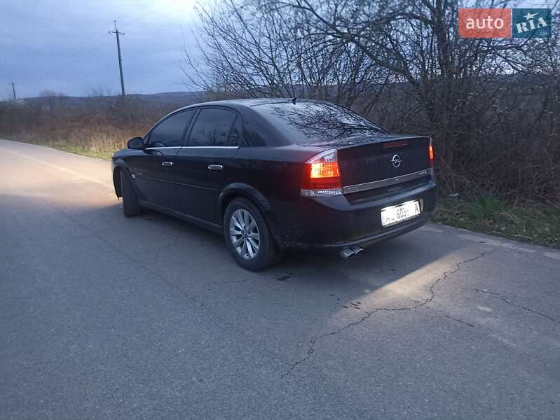 Седан Opel Vectra 2006 в Ужгороде
