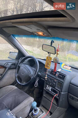 Седан Opel Vectra 1995 в 