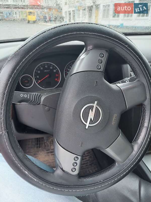 Седан Opel Vectra 2004 в Красилові