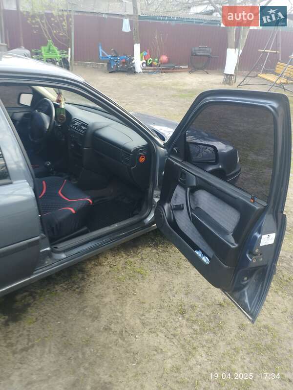 Седан Opel Vectra 1995 в Ровно