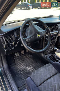 Седан Opel Vectra 1999 в 