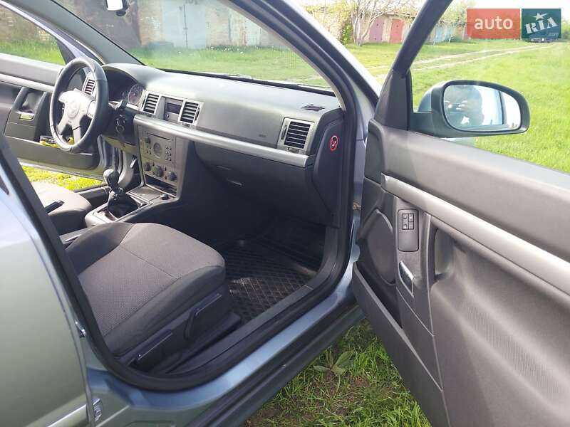 Седан Opel Vectra 2004 в Новомиргороде