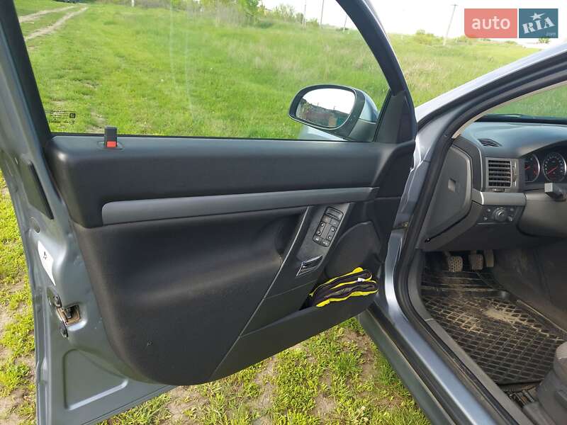 Седан Opel Vectra 2004 в Новомиргороде