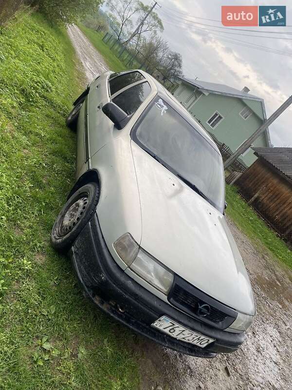 Седан Opel Vectra 1992 в Сколе