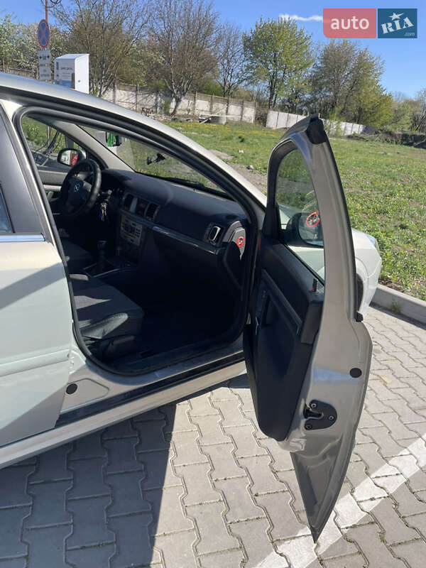 Лифтбек Opel Vectra 2005 в Виннице