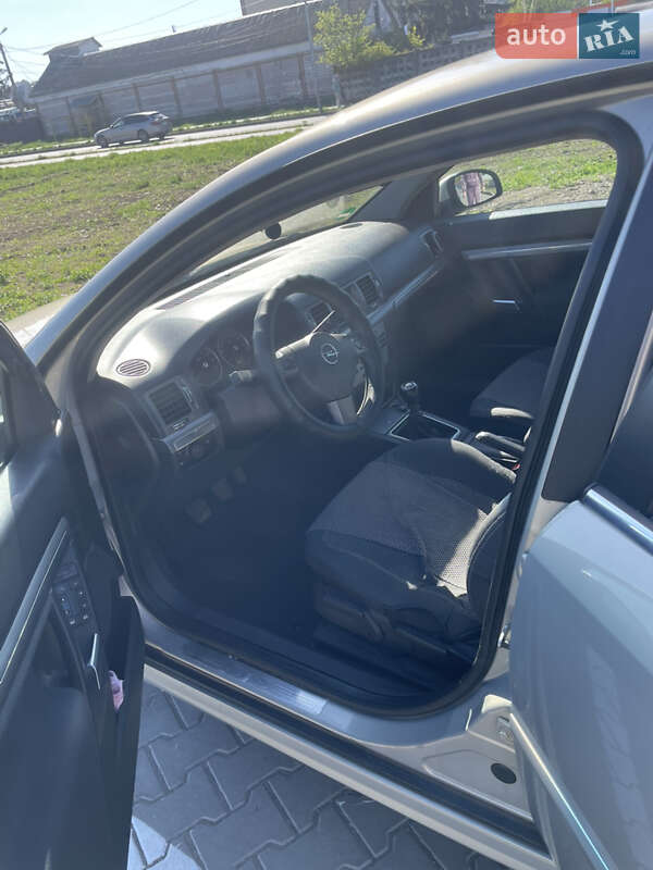 Лифтбек Opel Vectra 2005 в Виннице
