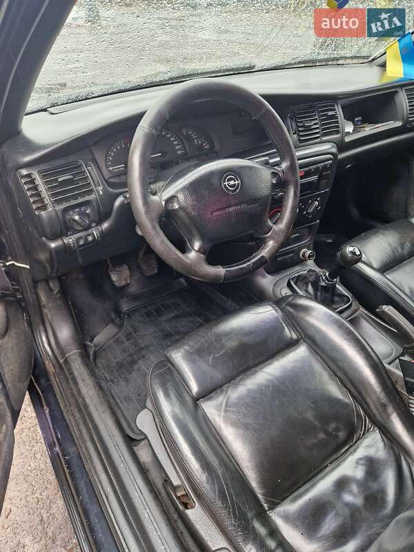 Седан Opel Vectra 1997 в Золочеві