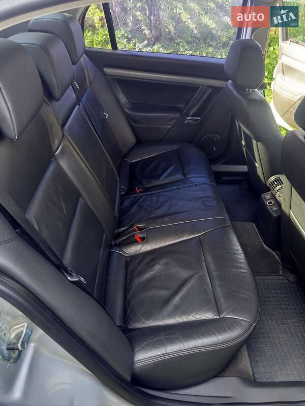 Седан Opel Vectra 2006 в Турці