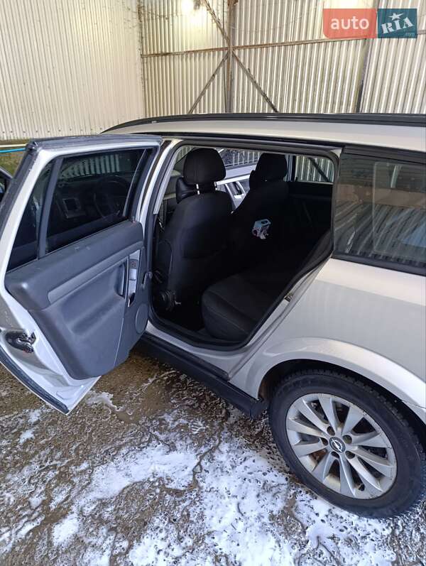 Универсал Opel Vectra 2004 в Черновцах