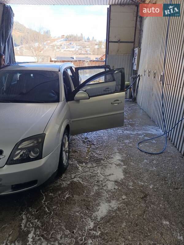 Универсал Opel Vectra 2004 в Черновцах