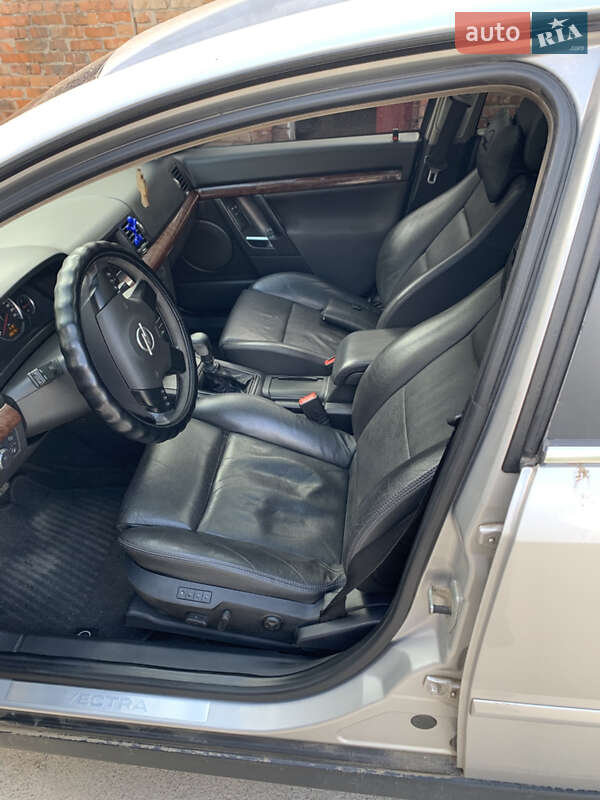 Универсал Opel Vectra 2004 в Луцке