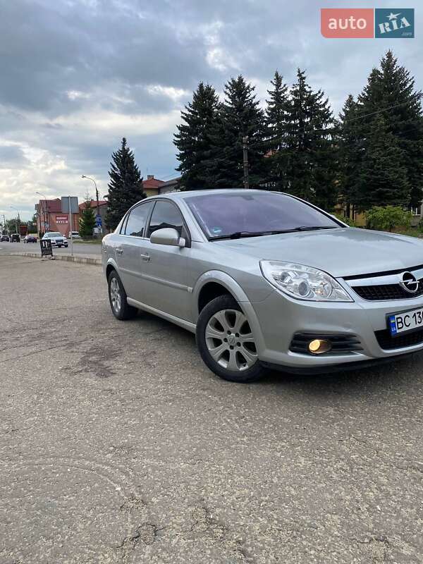 Седан Opel Vectra 2005 в Самборі