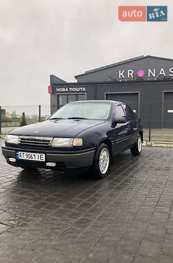 Лифтбек Opel Vectra 1990 в Ивано-Франковске