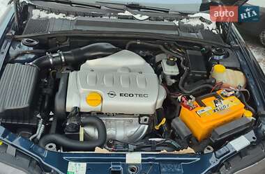 Лифтбек Opel Vectra 2000 в Ладыжине