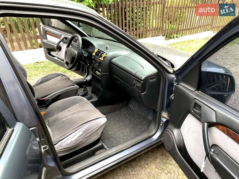 Седан Opel Vectra 1994 в Каменке-Бугской