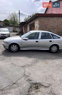 Лифтбек Opel Vectra 2000 в 