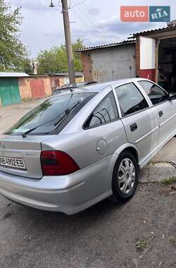Лифтбек Opel Vectra 2000 в 