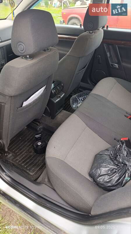Седан Opel Vectra 2002 в Новомосковську