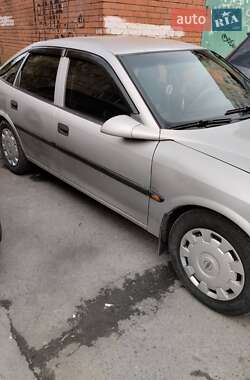 Лифтбек Opel Vectra 1998 в Львове
